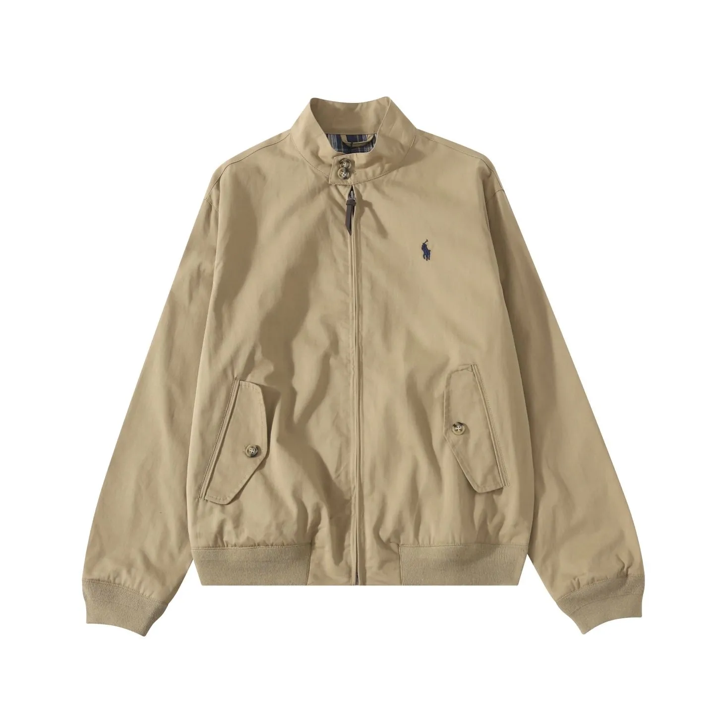 P306 💰Ralph Lauren/Ralph Lauren American vintage classic lapel old cadre retro jacket. Classic design. Timeless classic. The cotton fabric is thick and wide, showing a sense of vintage. The collar and cuffs are decorated with colorful plaid. It looks good on both men and women. Wear it as comfortable as you want. It focuses on relaxed retro YYDS. One piece for both men and women. An indispensable piece for autumn and winter. The most popular jacket at the moment. One hundred percent cotton twill is thick and thick, ⚠️correctly spaced red and green plaid lining, imported high-density embroidery. The Harrington jacket has a loose fit, is short and fat, and is super versatile. It is a clean fit and is suitable for both men and women. Color: Khaki Navy Black Size: M-XXL Size Length Bust Sleeve Length Shoulder Width M 67 110 61 L 68 114 62 XL 70 118 63 2XL 72 122 64